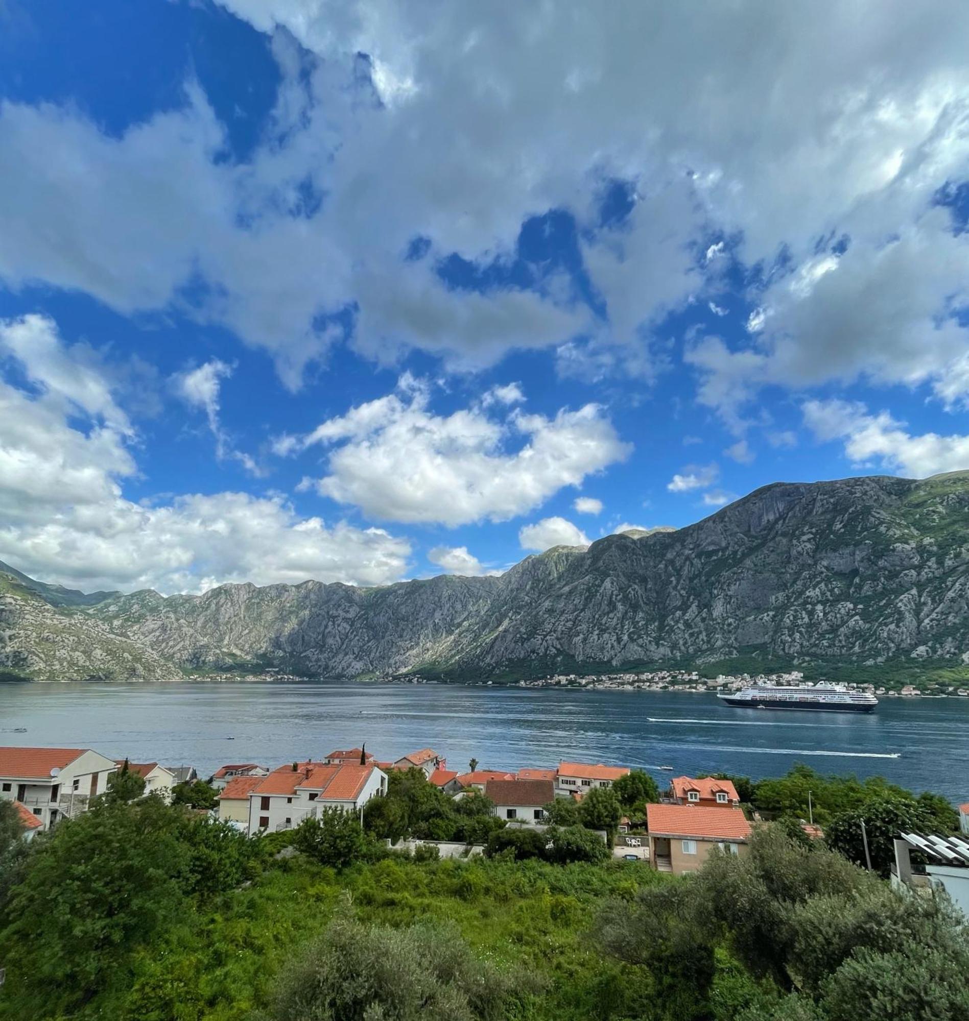 Apartments Krivokapic Prcanj With Bay View Kotor Eksteriør billede